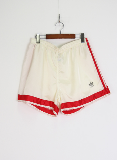 (Made in U.S.A.) 90&#039;s ADIDAS shorts (30-35.5)